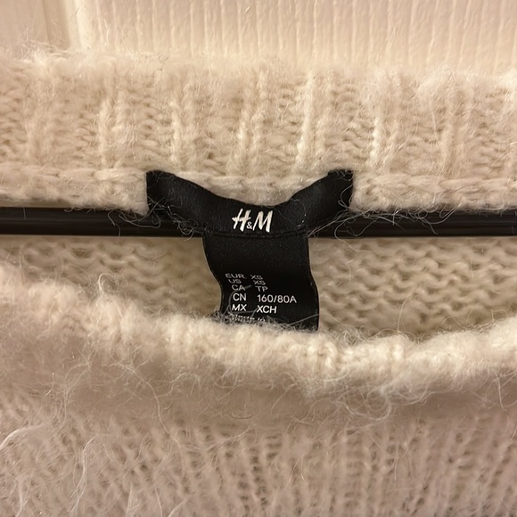 H&M sweater extra small really soft very comfortable - Picture 7 of 8